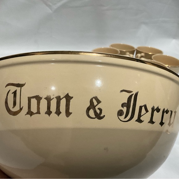 Vintage Tom and Jerry Punch Bowl Set with 12 Cups - Picture 2 of 4